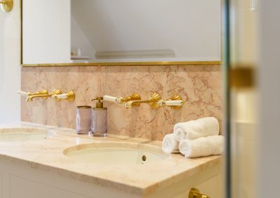 Vanity unit pink stone